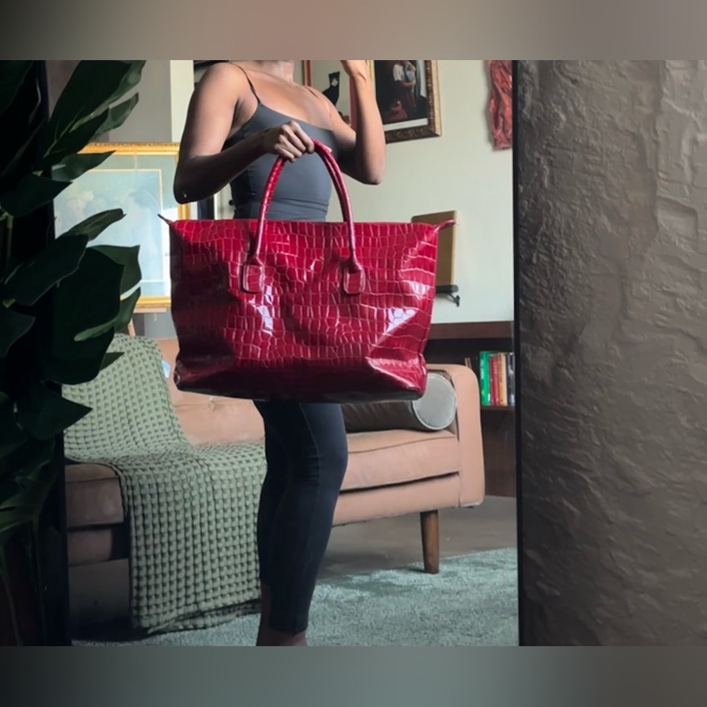 Elizabeth Arden Red Croc-Embossed Faux Leather Tote Travel Bag 18” x 15” x 6”